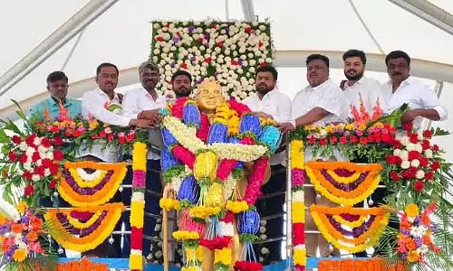 Karnatak: अंबेडकर की मूर्ति पर माल्यार्पण