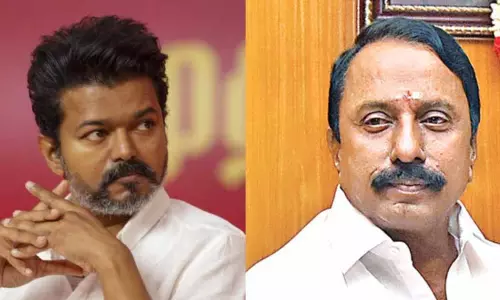 AIADMK के दिग्गज नेता सेंगोट्टैयन सदन से बाहर निकले, विजय के खेत में गए