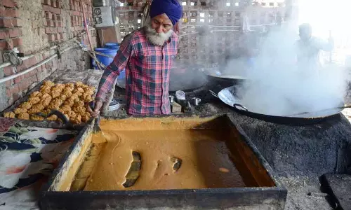 Ludhiana के स्वास्थ्य विभाग के अधिकारियों ने मिलावटी गुड़ को लेकर चिंता जताई