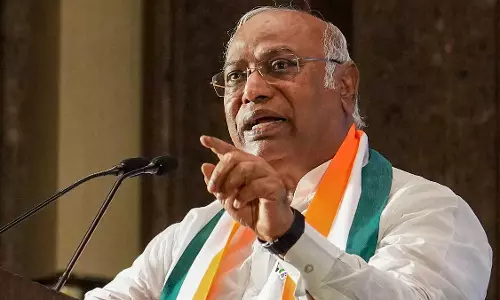Bengaluru: CM पद पर अंतिम फैसला हाईकमान का होगा: मल्लिकार्जुन खरगे Bengaluru: CM पद पर अंतिम फैसला हाईकमान का होगा: मल्लिकार्जुन खरगे
