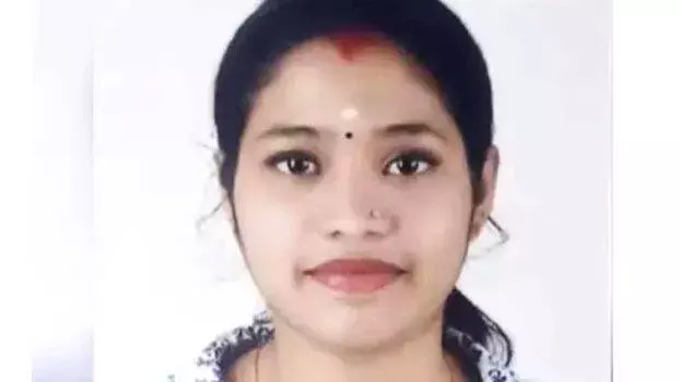 Thrissur: शादी के बाद दुल्हन की मौत से सनसनी, पुलिस को आत्मदाह का शक Thrissur: शादी के बाद दुल्हन की मौत से सनसनी, पुलिस को आत्मदाह का शक