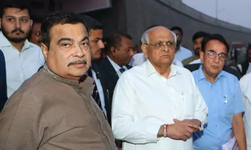 Gujarat: नितिन गडकरी, भूपेन्द्र पटेल ने साबरकांठा में NH 48 पर चल रहे कार्यों का किया निरीक्षण Gujarat: नितिन गडकरी, भूपेन्द्र पटेल ने साबरकांठा में NH 48 पर चल रहे कार्यों का किया निरीक्षण