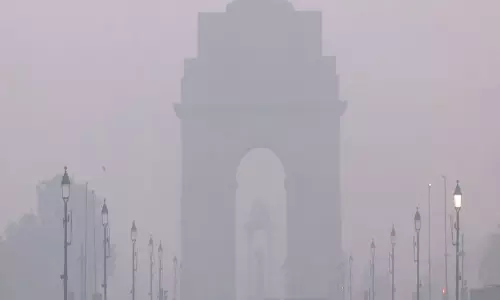 GRAP III हटने के एक दिन बाद दिल्ली में AQI का स्तर 349 दर्ज किया गया GRAP III हटने के एक दिन बाद दिल्ली में AQI का स्तर 349 दर्ज किया गया