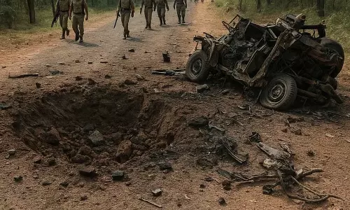 CG BREAKING: नक्सलियों ने किया IED ब्लास्ट, DRG की महिला जवान घायल CG BREAKING: नक्सलियों ने किया IED ब्लास्ट, DRG की महिला जवान घायल