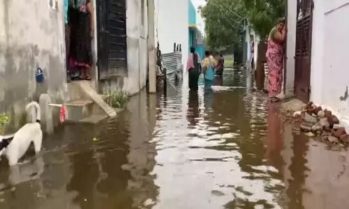 तमिलनाडु में बारिश से Thoothukudi की सड़कों पर जलभराव, लोगों की दिन की शुरुआत हुई मुश्किल