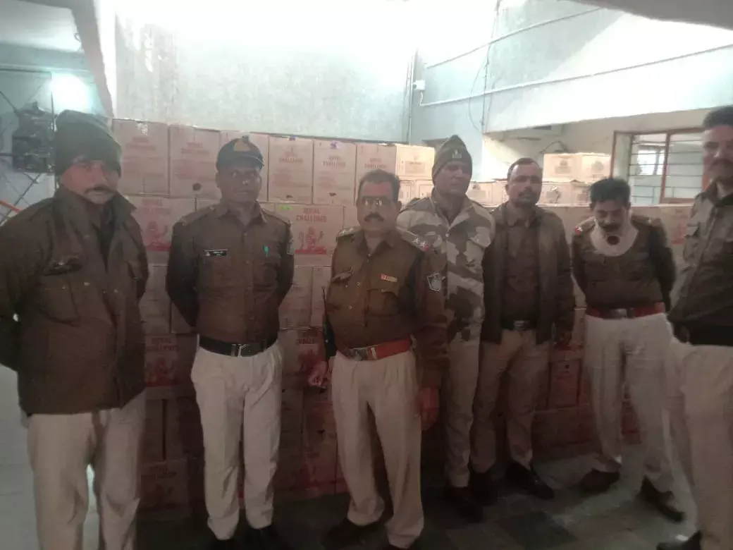 Bhopal: भोपाल में अवैध शराब की बड़ी खेप पकड़ी गई Bhopal: भोपाल में अवैध शराब की बड़ी खेप पकड़ी गई