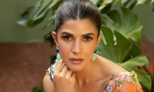 फ्लोरल साड़ी से स्ट्राइप्ड अफेयर: Nimrat Kaur के 4 यादगार लुक