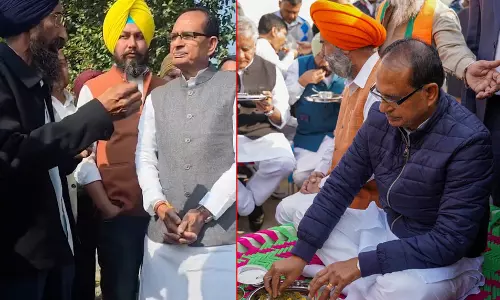 केंद्रीय मंत्री शिवराज सिंह चौहान ने किया पंजाब के रणसिंह कलां गांव का दौरा, पराली प्रबंधन की बारीकियों को समझा केंद्रीय मंत्री शिवराज सिंह चौहान ने किया पंजाब के रणसिंह कलां गांव का दौरा, पराली प्रबंधन की बारीकियों को समझा