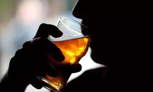 क्यों शराब कम पी रहे लोग...गांजा...वजह है सूखे नशे का बढ़ता क्रेज?