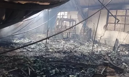 Panipat: आग में जलकर राख हुई कारपेट फैक्ट्री, मजदूर सुरक्षित