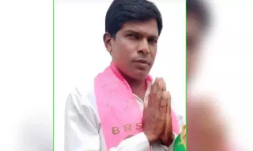 BRS कार्यकर्ता की बिजली का झटका लगने से मौत BRS कार्यकर्ता की बिजली का झटका लगने से मौत