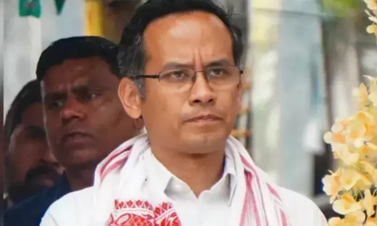 Assam: गौरव गोगोई जोरहाट में मामूली कार दुर्घटना में बाल-बाल बचे Assam: गौरव गोगोई जोरहाट में मामूली कार दुर्घटना में बाल-बाल बचे