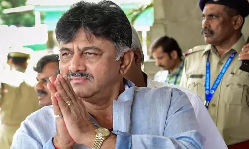 DK Shivakumar ने राजधानी में कांग्रेस हाईकमान के साथ मीटिंग से इनकार किया DK Shivakumar ने राजधानी में कांग्रेस हाईकमान के साथ मीटिंग से इनकार किया