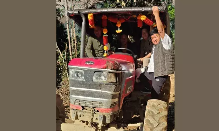 PMGSY के तहत जिदो-पालिंग सड़क का निरीक्षण, मार्च 2026 तक समाप्ति का अनुमान PMGSY के तहत जिदो-पालिंग सड़क का निरीक्षण, मार्च 2026 तक समाप्ति का अनुमान