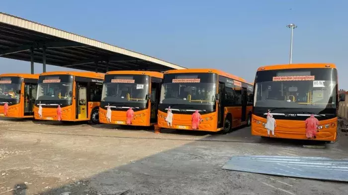 Hisar: विश्वविद्यालय में छात्रों ने इलेक्ट्रिक बस सेवा की मांग की