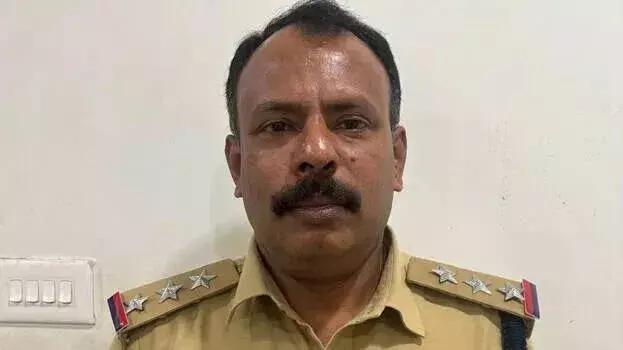 Kerala: अनैतिक तस्करी के संदेह में महिला गिरफ्तार, सुसाइड नोट में डीएसपी पर आरोप Kerala: अनैतिक तस्करी के संदेह में महिला गिरफ्तार, सुसाइड नोट में डीएसपी पर आरोप