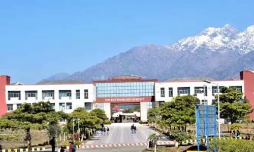 एसएस ने एमबीबीएस एडमिशन विवाद को लेकर SMVDU के खिलाफ विरोध प्रदर्शन किया