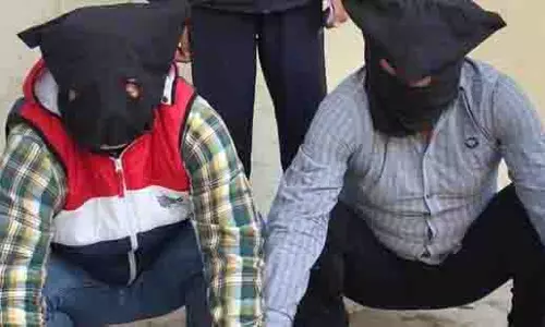 गुरुग्राम: NCR में पुलिसकर्मियों से पैसे ऐंठने के आरोप में दो लोग गिरफ्तार