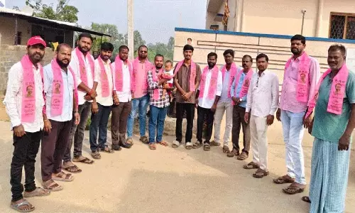तुप्रानपेट कांग्रेस निवासी BRS में शामिल हुए