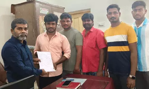 घरों के बीच wine shop को दूसरी जगह शिफ्ट करने की रिक्वेस्ट