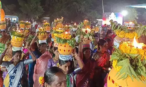 श्री कालभैरव स्वामी मंदिर की भव्यता में Bonalu