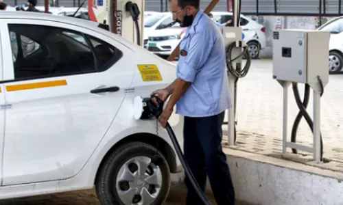 सरकार ने स्वदेशी EV चार्जर के कमर्शियलाइज़ेशन के लिए वित्तीय सहायता दी