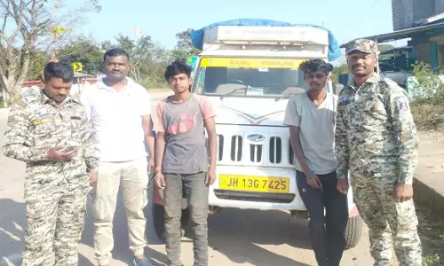 जशपुर पुलिस ने अवैध धान से लदे वाहनों को पकड़ा