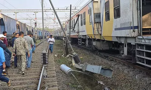 रामपुरहाट JCD MEMU पैसेंजर दुमका के पास पटरी से उतर गई रामपुरहाट JCD MEMU पैसेंजर दुमका के पास पटरी से उतर गई