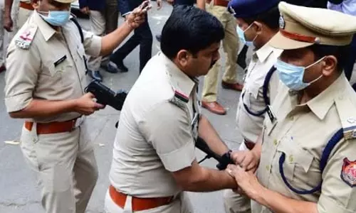 श्रीनगर में कट्टरपंथ और आतंकी नेटवर्क के खिलाफ कार्रवाई तेज श्रीनगर में कट्टरपंथ और आतंकी नेटवर्क के खिलाफ कार्रवाई तेज