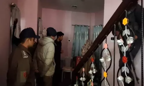 Handwara में वारिपोरा इंस्टीट्यूट पर पुलिस की कार्रवाई, इलेक्ट्रॉनिक उपकरण जब्त Handwara में वारिपोरा इंस्टीट्यूट पर पुलिस की कार्रवाई, इलेक्ट्रॉनिक उपकरण जब्त