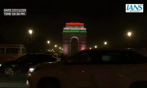दिल्ली में सुबह की धुंध ने ढक लिया इंडिया गेट क्षेत्र, दृश्यता पर असर