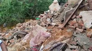 Dholpur: मकान की छत गिरी, बाल-बाल बचा परिवार Dholpur: मकान की छत गिरी, बाल-बाल बचा परिवार