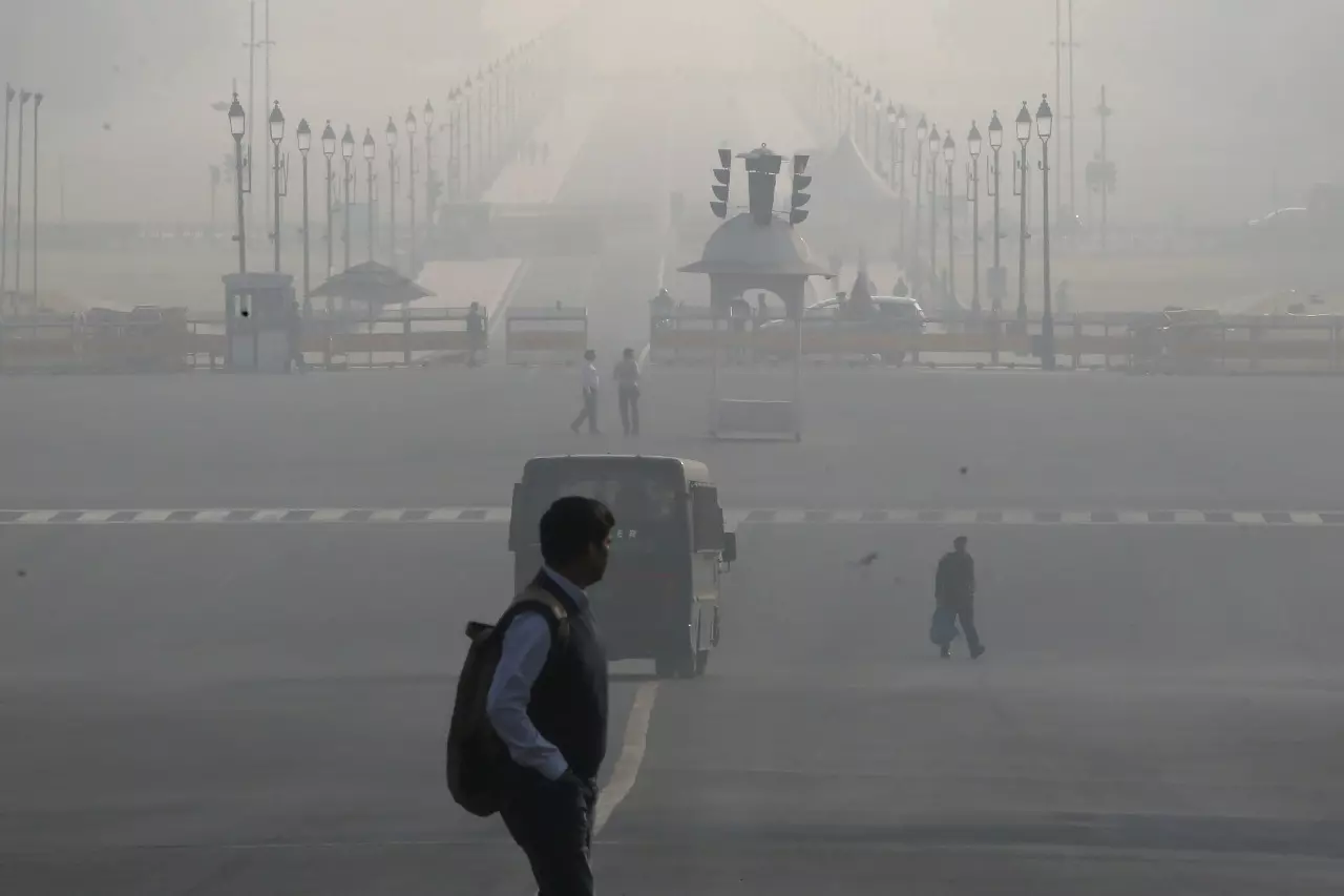 Delhi-NCR में ठंड बढ़ी, कई इलाकों में AQI फिर गंभीर के करीब पहुंचा Delhi-NCR में ठंड बढ़ी, कई इलाकों में AQI फिर गंभीर के करीब पहुंचा