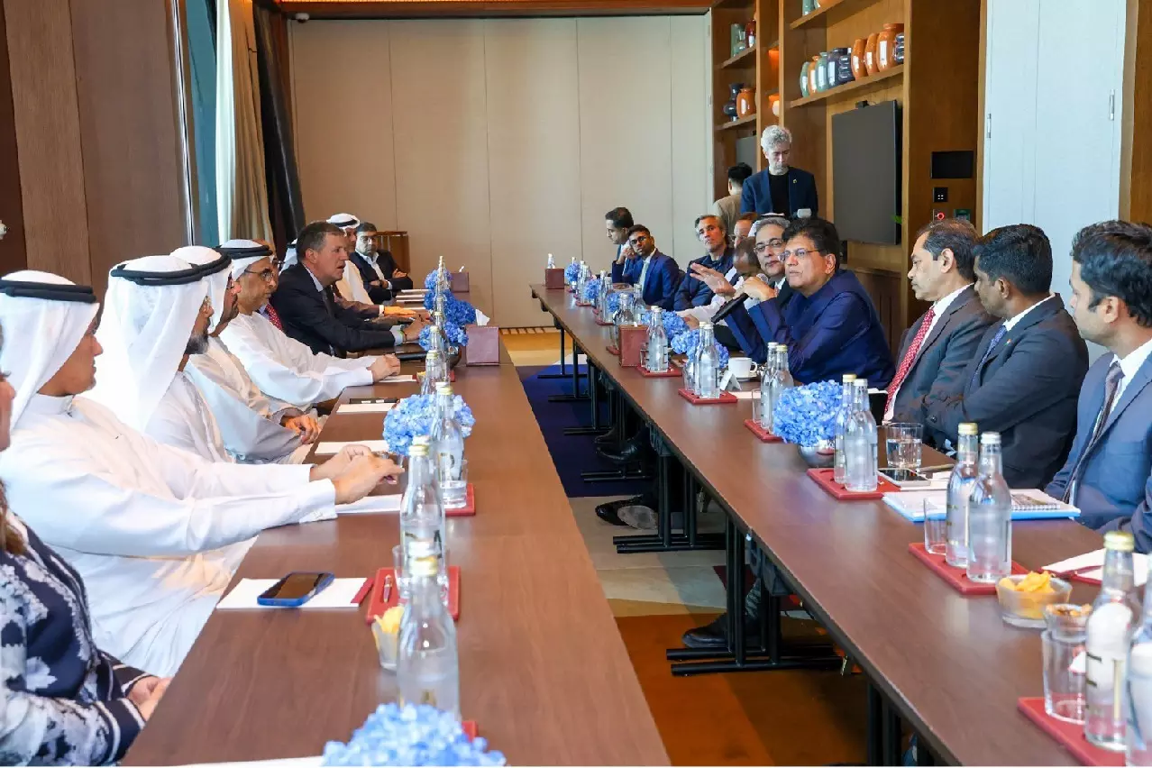 भारत और UAE के बीच आर्थिक संबंध और मजबूत होंगे, द्विपक्षीय व्यापार $100 बिलियन के पार भारत और UAE के बीच आर्थिक संबंध और मजबूत होंगे, द्विपक्षीय व्यापार $100 बिलियन के पार