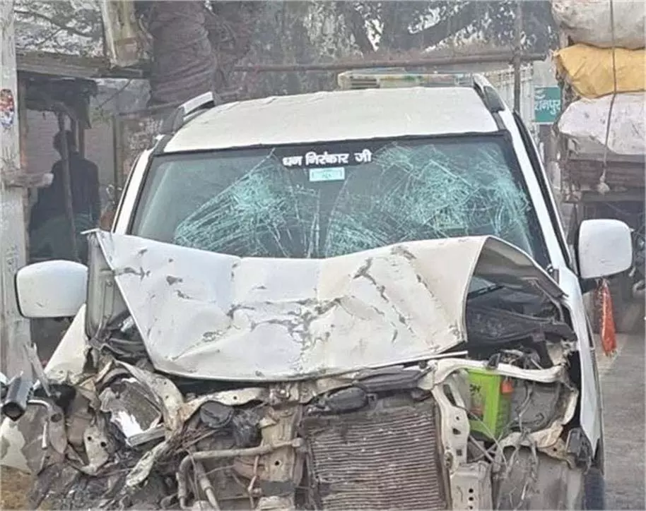 Bihar: बारात से लौट रही कार की ट्रॉली के साथ भिंड़त, 1 की मौत Bihar: बारात से लौट रही कार की ट्रॉली के साथ भिंड़त, 1 की मौत