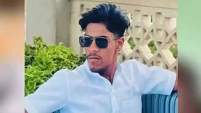 Mysore : बीच सड़क पर युवक की जानलेवा हथियारों से काटकर हत्या, बढ़ी चिंता Mysore : बीच सड़क पर युवक की जानलेवा हथियारों से काटकर हत्या, बढ़ी चिंता