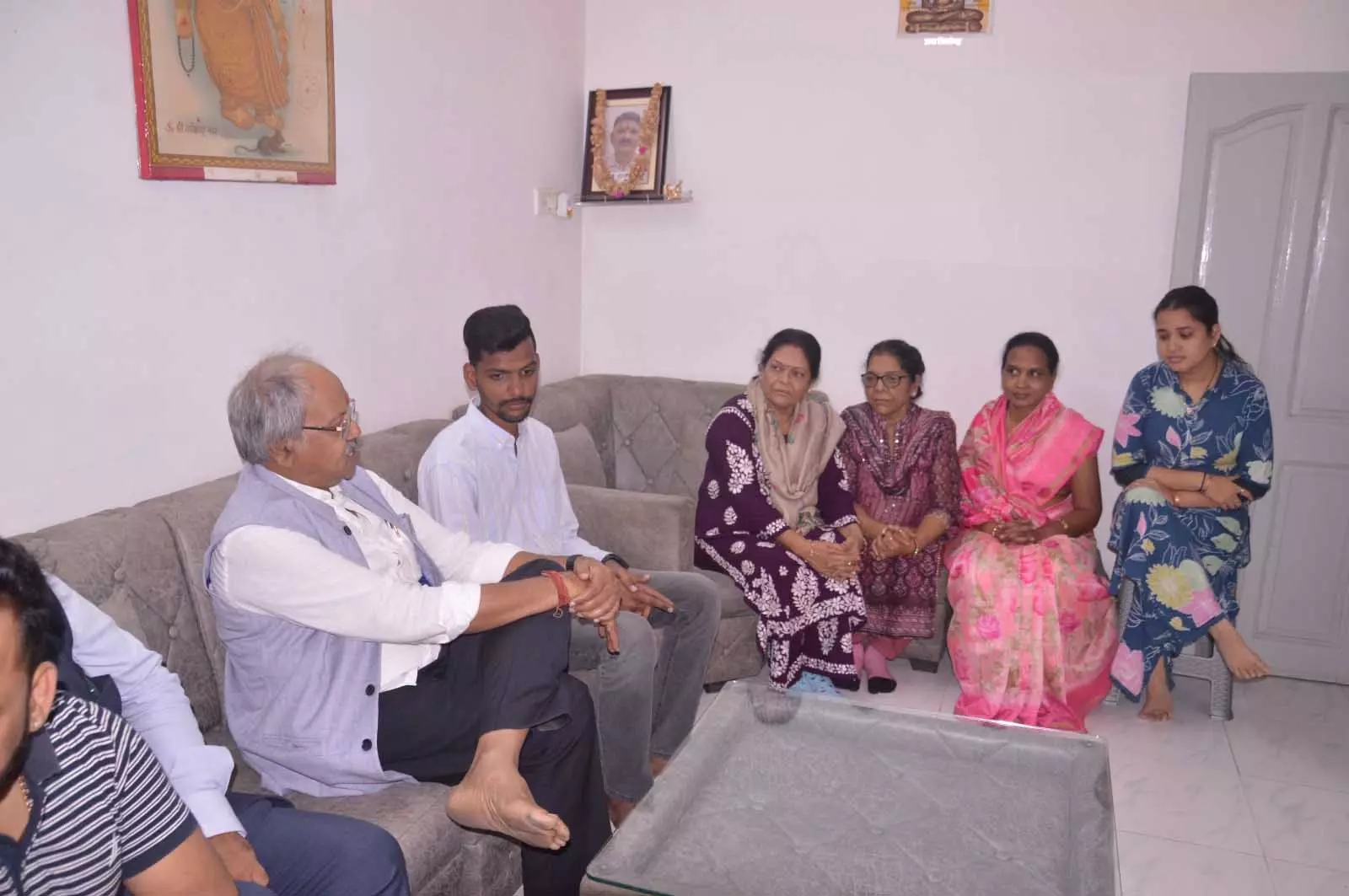 सांसद बृजमोहन अग्रवाल ने तीन भाजपा कार्यकर्ताओं को दी श्रद्धांजलि सांसद बृजमोहन अग्रवाल ने तीन भाजपा कार्यकर्ताओं को दी श्रद्धांजलि