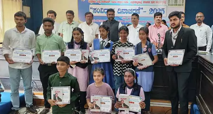 संविधान की प्रस्तावना रोज़ की प्रार्थना बन जाए: Dr. Dilish संविधान की प्रस्तावना रोज़ की प्रार्थना बन जाए: Dr. Dilish