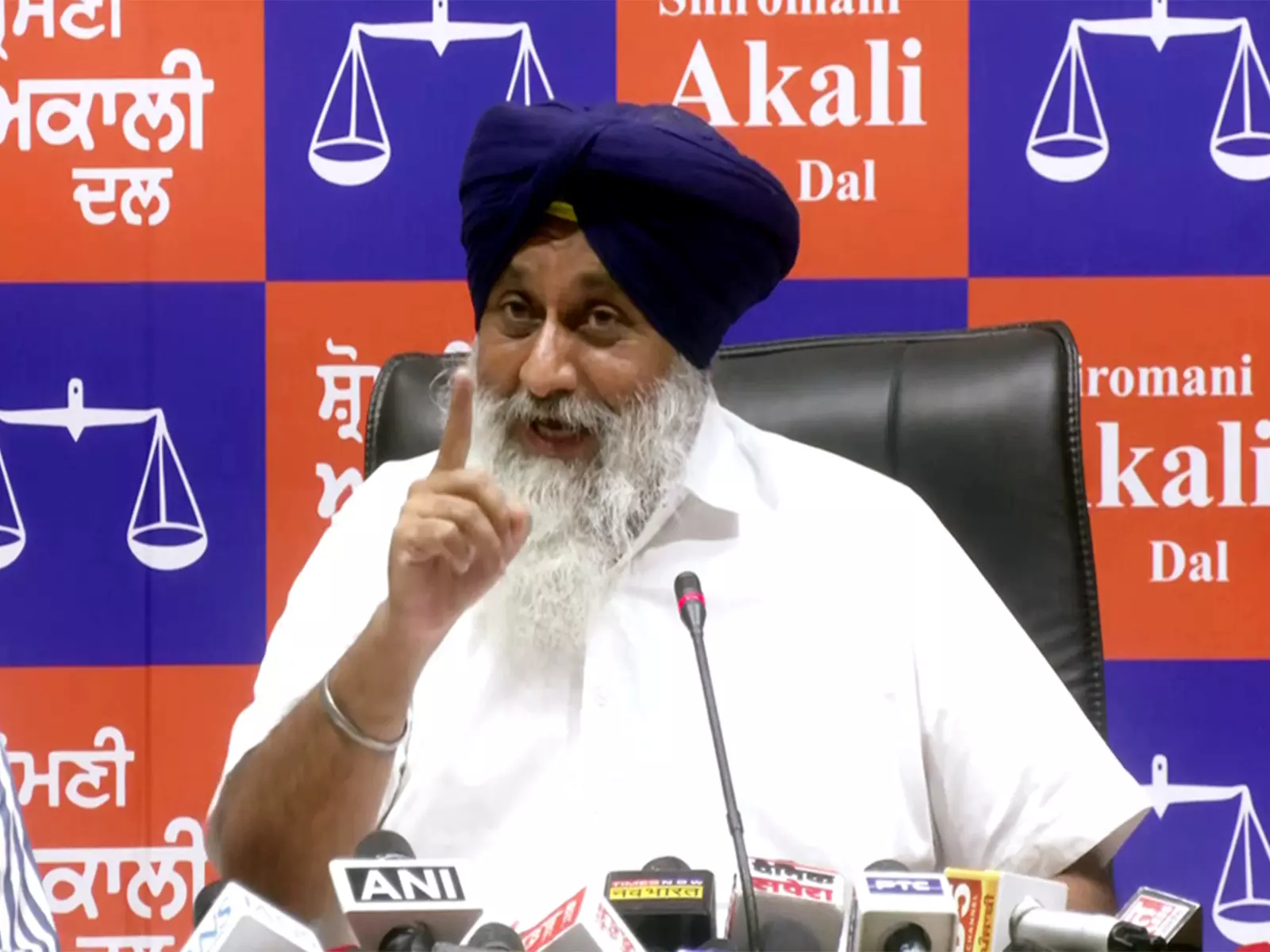 Punjab: सुखबीर बादल ने नए शिअद निर्वाचन क्षेत्र प्रभारियों की घोषणा की Punjab: सुखबीर बादल ने नए शिअद निर्वाचन क्षेत्र प्रभारियों की घोषणा की