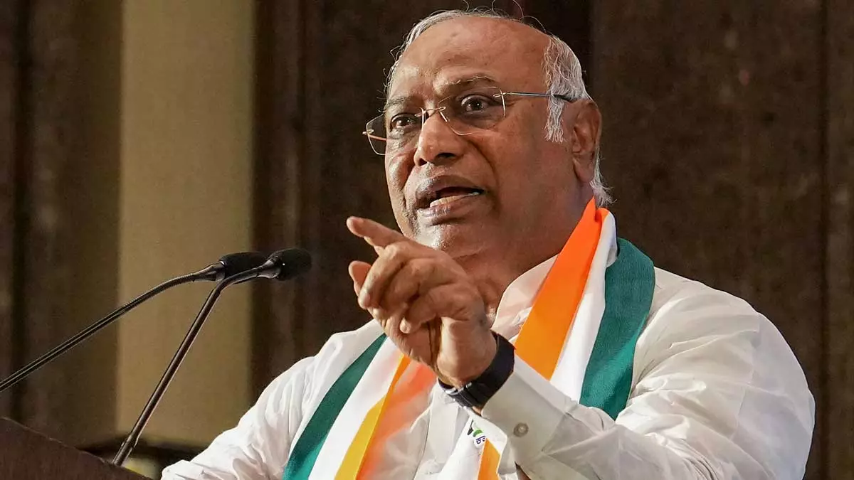Bengaluru: CM पद पर अंतिम फैसला हाईकमान का होगा: मल्लिकार्जुन खरगे Bengaluru: CM पद पर अंतिम फैसला हाईकमान का होगा: मल्लिकार्जुन खरगे