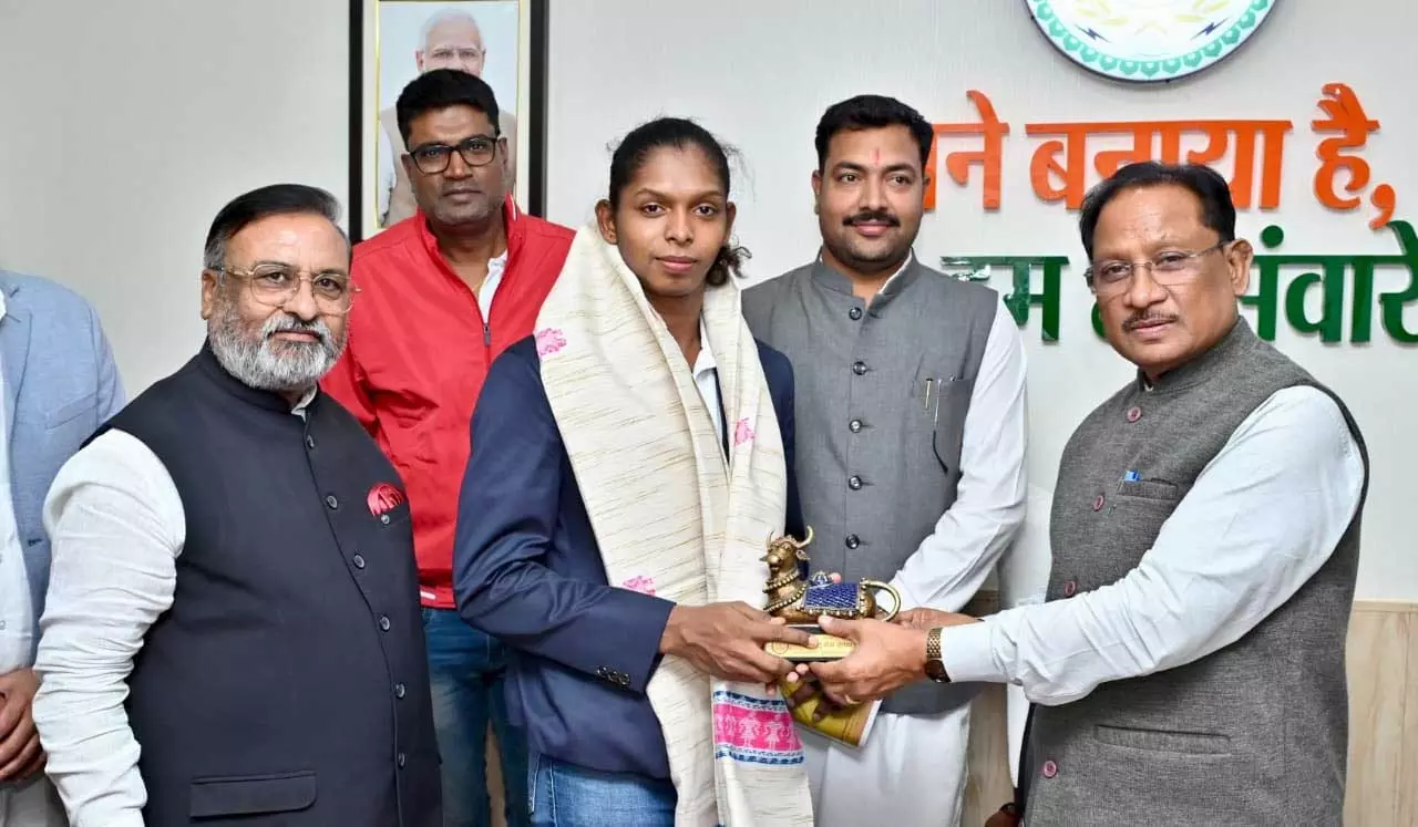 CM साय ने महिला कबड्डी विश्व कप की स्टार खिलाड़ी संजू देवी को दी बधाई CM साय ने महिला कबड्डी विश्व कप की स्टार खिलाड़ी संजू देवी को दी बधाई