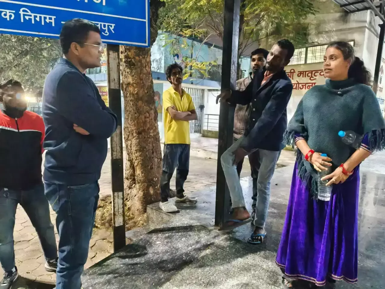 Jabalpur: देर रात औचक निरीक्षण, निगमायुक्त ने देखा मेडिकल रैन बसेरा का हाल Jabalpur: देर रात औचक निरीक्षण, निगमायुक्त ने देखा मेडिकल रैन बसेरा का हाल