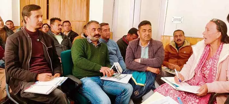 Himachal: 55 एक्सटेंशन अधिकारियों को एडवांस्ड ऑर्चर्ड मैनेजमेंट की ट्रेनिंग दी गई Himachal: 55 एक्सटेंशन अधिकारियों को एडवांस्ड ऑर्चर्ड मैनेजमेंट की ट्रेनिंग दी गई