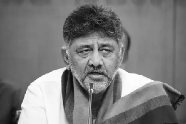 Karnataka में सत्ता संघर्ष तेज, शिवकुमार की X पोस्ट से नई चर्चा, खड़गे सक्रिय Karnataka में सत्ता संघर्ष तेज, शिवकुमार की X पोस्ट से नई चर्चा, खड़गे सक्रिय