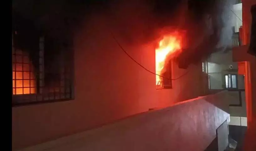 Nizamabad में तेलंगाना ग्रामीण बैंक में भीषण आग लगने की घटना Nizamabad में तेलंगाना ग्रामीण बैंक में भीषण आग लगने की घटना