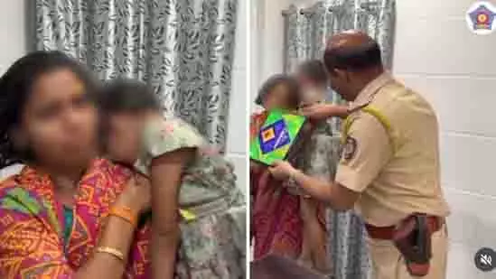 Mumbai: 5 साल की बच्ची की रेस्क्यू के बाद माँ के साथ इमोशनल रीयूनियन Mumbai: 5 साल की बच्ची की रेस्क्यू के बाद माँ के साथ इमोशनल रीयूनियन