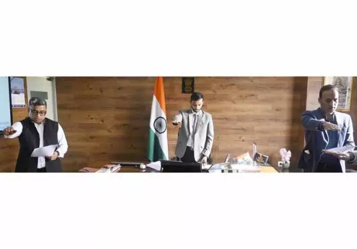 निदेशक ने DIPR में संविधान दिवस समारोह का नेतृत्व किया निदेशक ने DIPR में संविधान दिवस समारोह का नेतृत्व किया