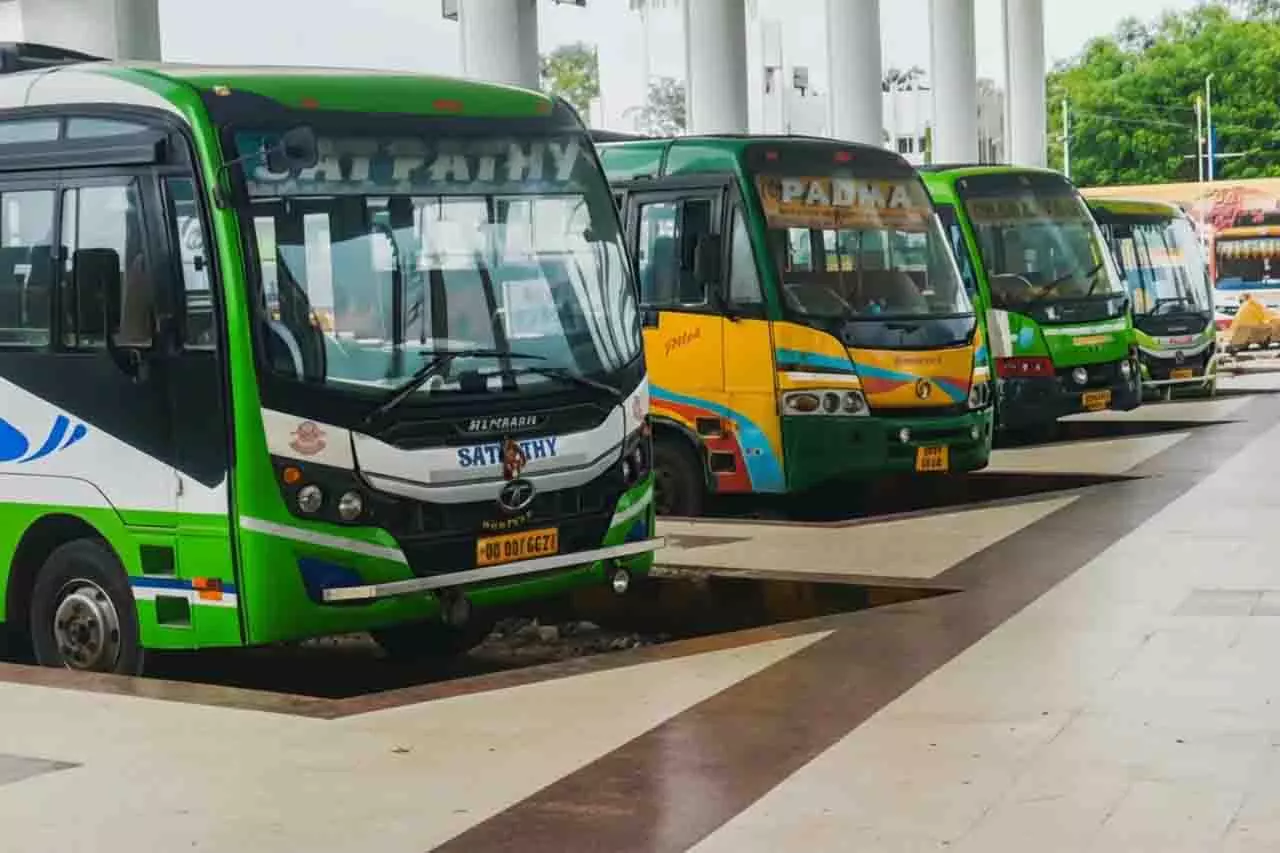 प्राइवेट बस मालिकों ने हड़ताल स्थगित की, Odisha सरकार ने दिया आश्वासन प्राइवेट बस मालिकों ने हड़ताल स्थगित की, Odisha सरकार ने दिया आश्वासन