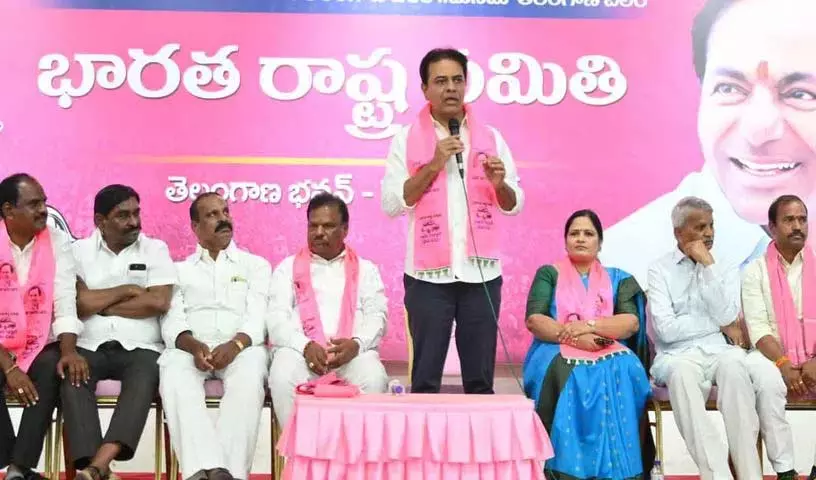KTR ने कहा, सीएम रेवंत रेड्डी रियल एस्टेट ब्रोकर की तरह व्यवहार कर रहे हैं KTR ने कहा, सीएम रेवंत रेड्डी रियल एस्टेट ब्रोकर की तरह व्यवहार कर रहे हैं