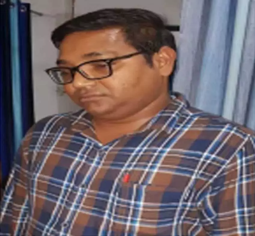 श्रम इंस्पेक्टर को रिश्वत लेते गिरफ्तार, विशेष न्यायालय ने सुनाई 3 साल की सजा श्रम इंस्पेक्टर को रिश्वत लेते गिरफ्तार, विशेष न्यायालय ने सुनाई 3 साल की सजा